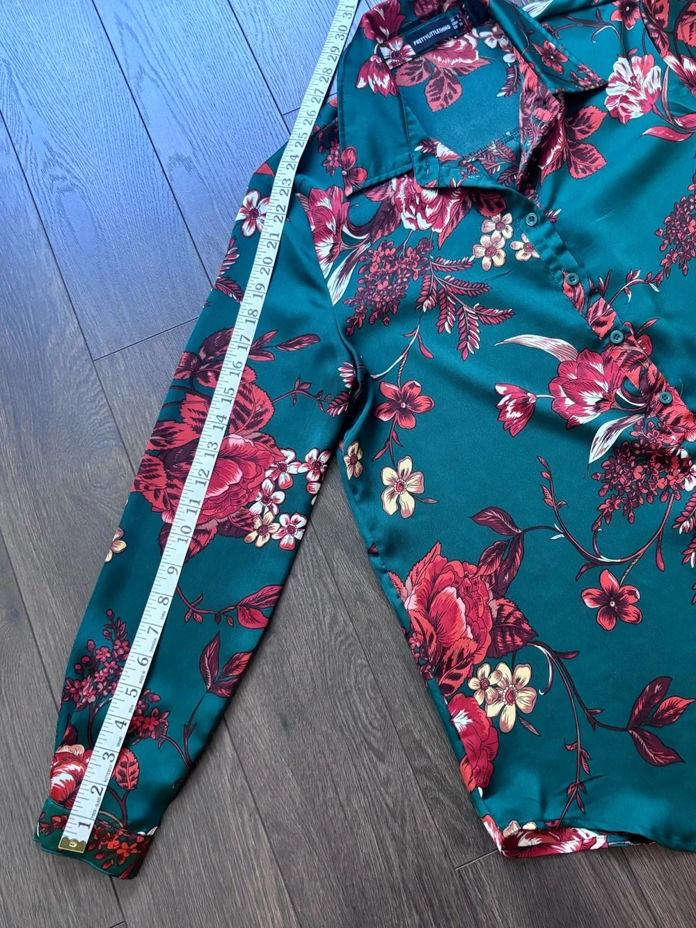 PRETTYLITTLETHING Floral Button-Down Blouse - 4 (Fits like a 8/10) - Picture 4 of 9